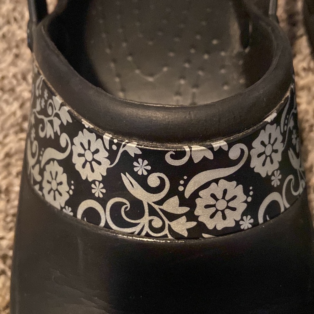 Crocs - Picture 2 of 4